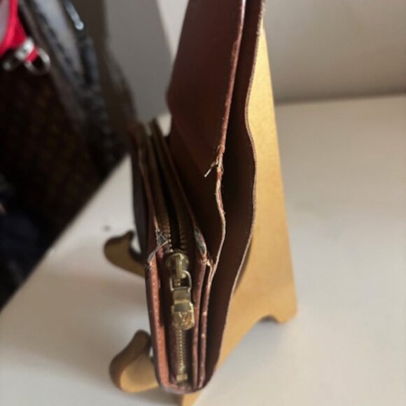 Louis Vuitton Wallet - Picture 6 of 9